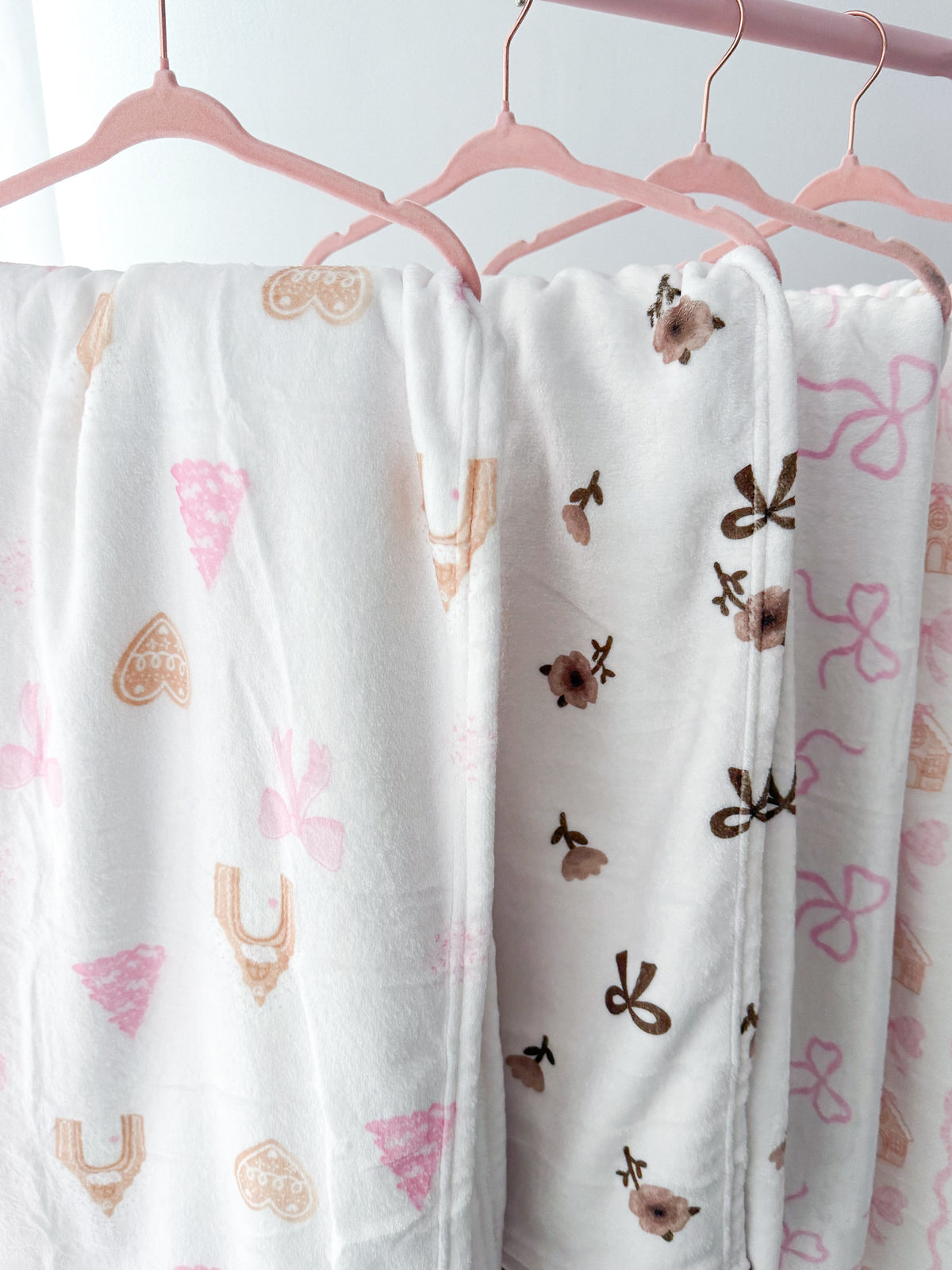 Couverture en flanelle | Boucles et fleurs brunes