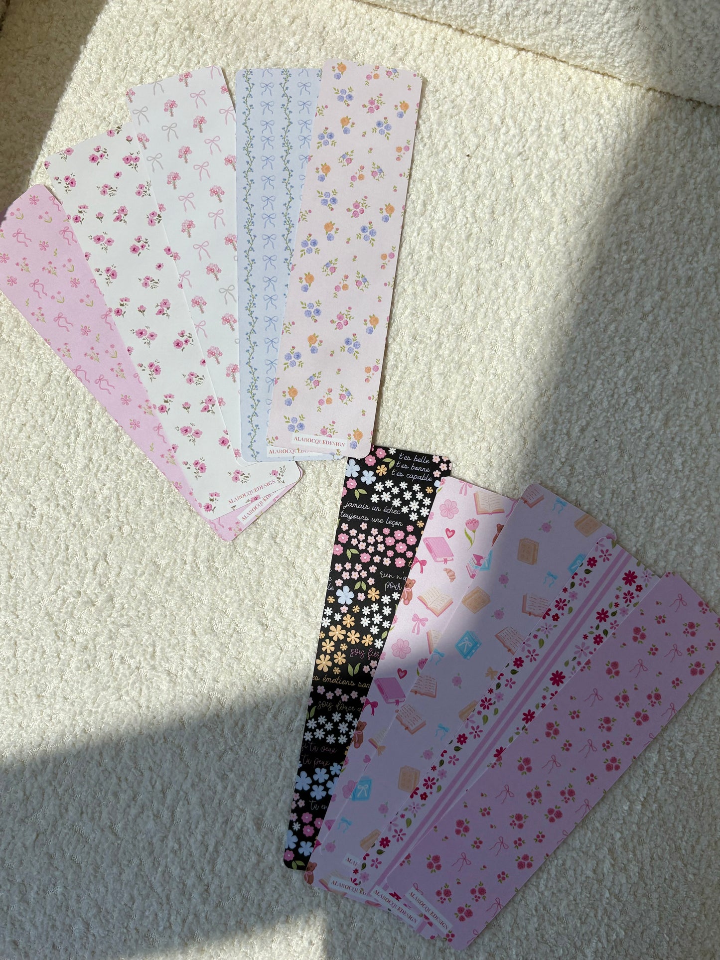 Signet | Boucles et tiges fleuries bleues