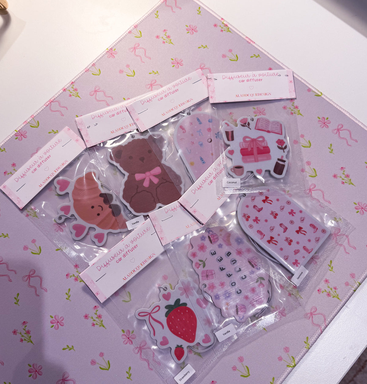 Diffuseur à voiture | Carton parfumé | Fraises, boucles et cœurs