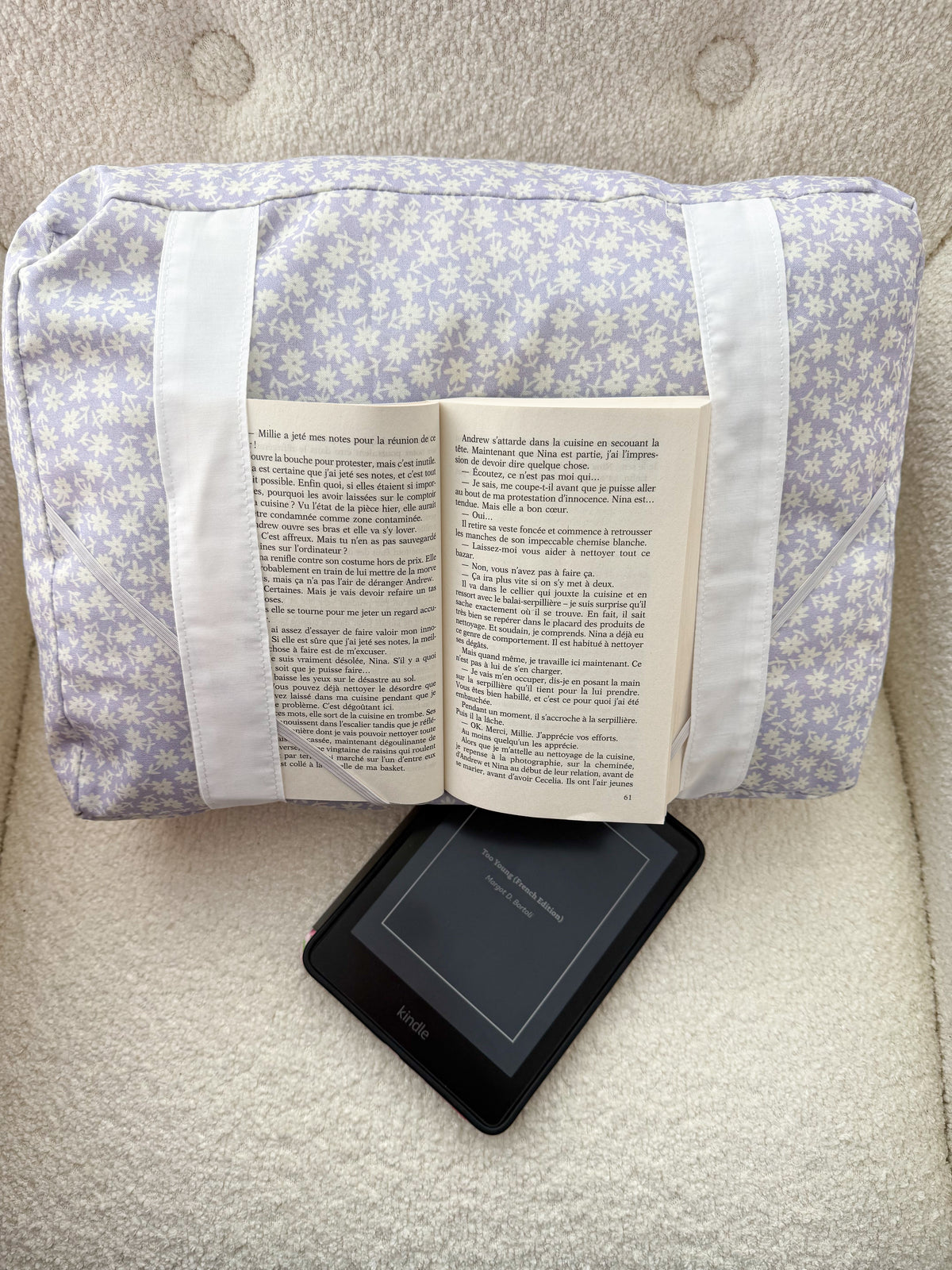 Coussin de lecture | Mauve et fleurs blanches