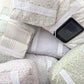 Coussin de lecture | Sauge et fleurs blanches
