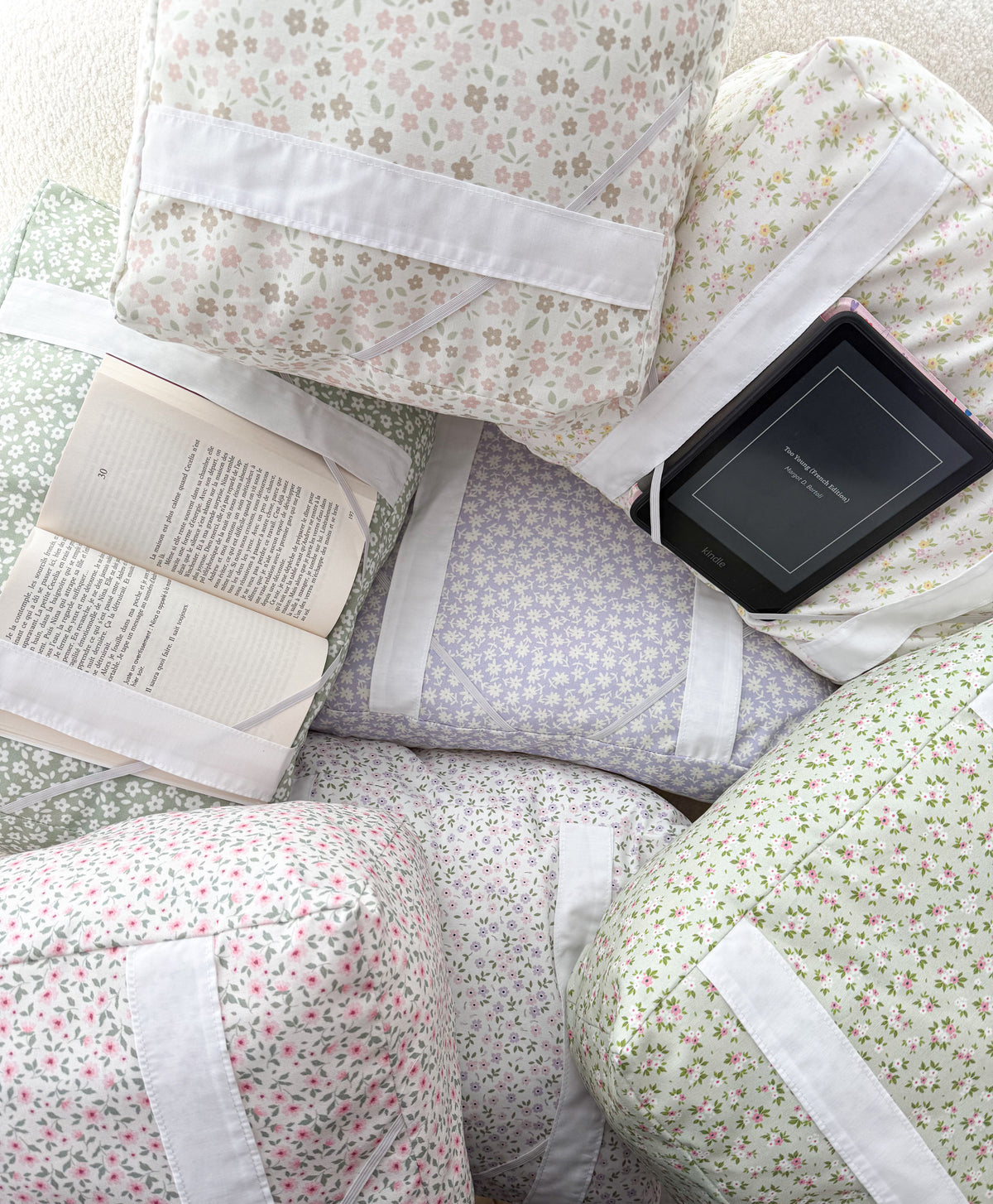 Coussin de lecture | Sauge et fleurs blanches