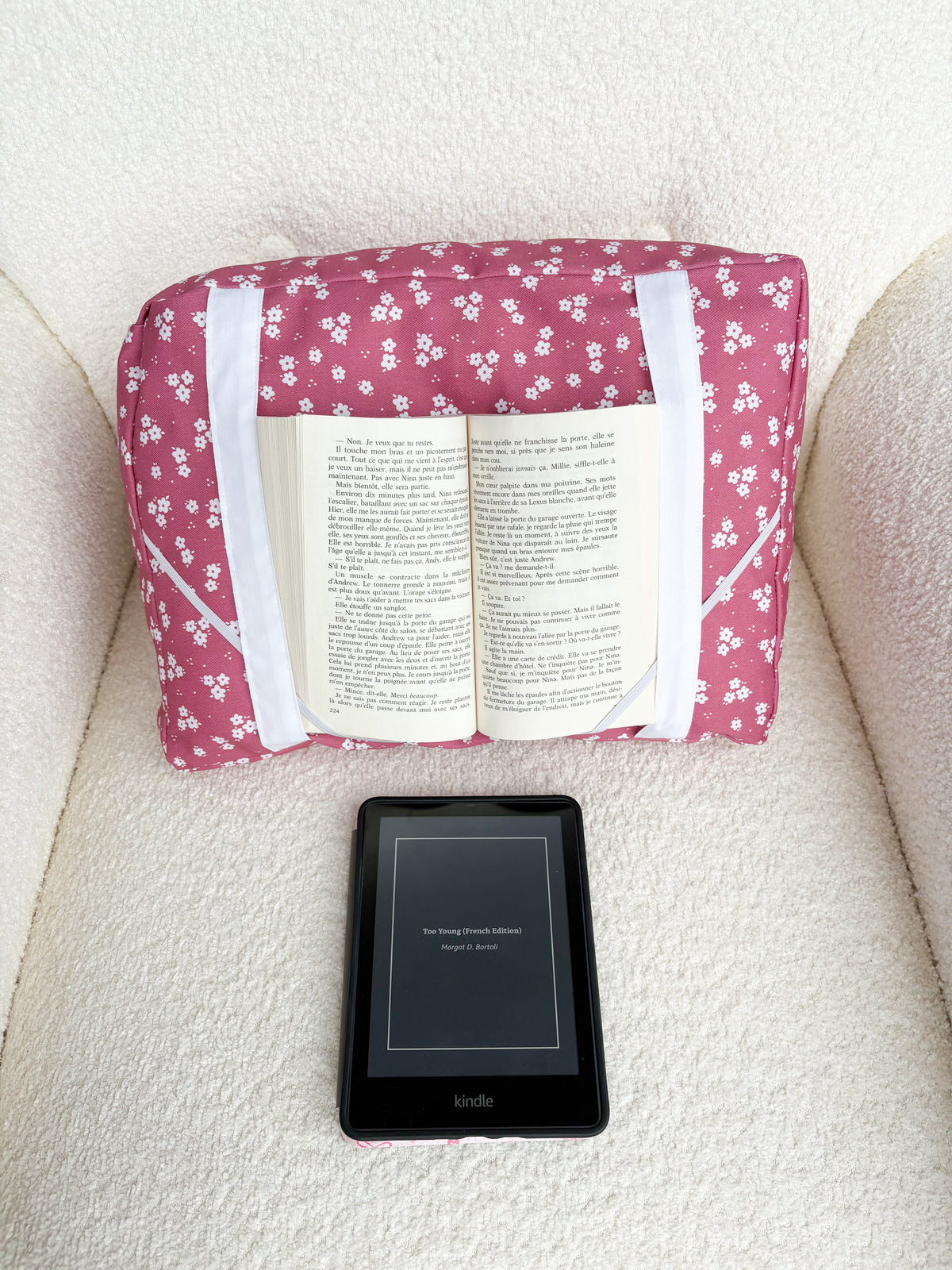 Coussin de lecture | Bourgogne et fleurs blanches