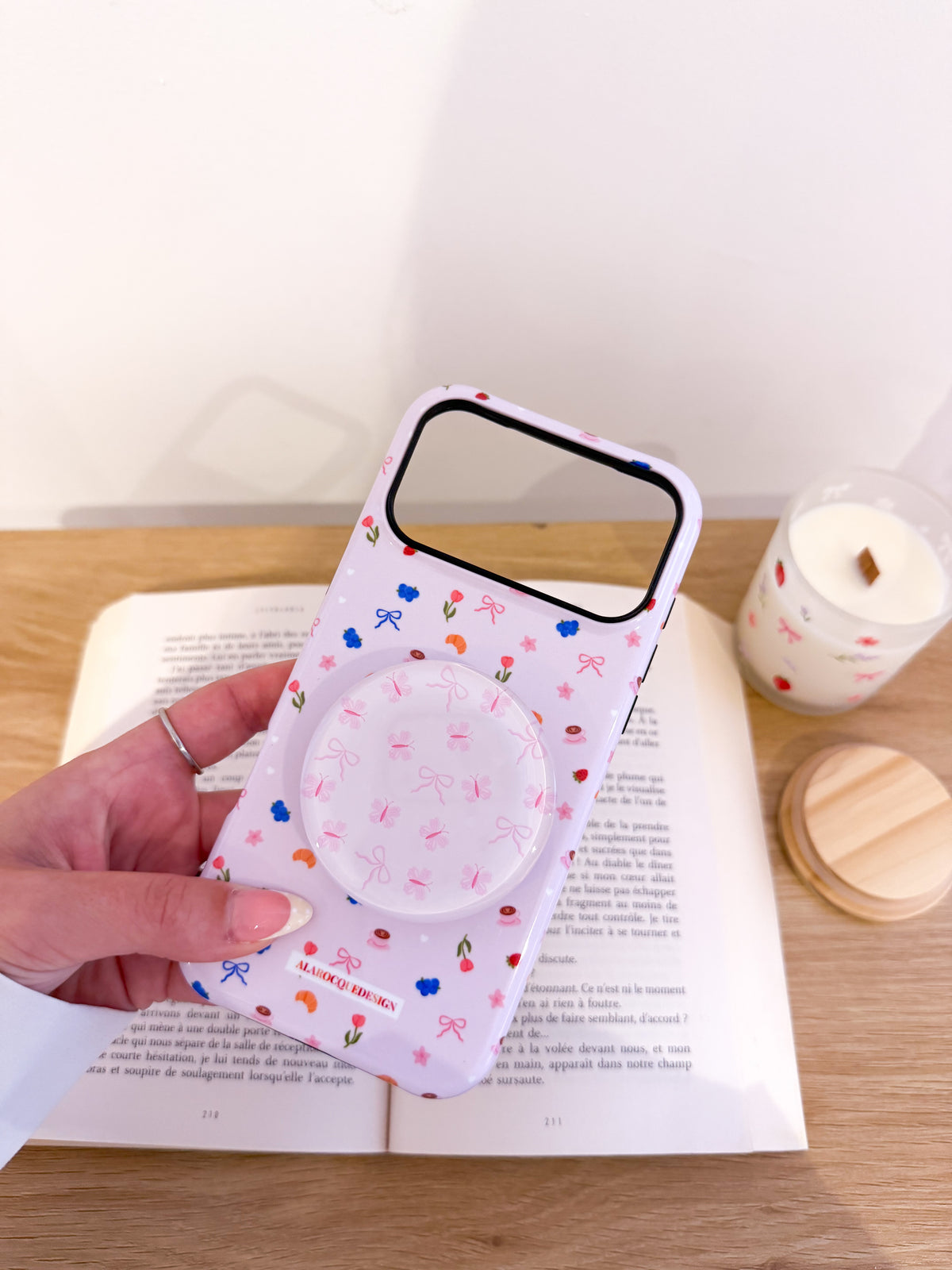 Bouton à téléphone ou liseuse | Magnétique | Papillons, boucles et coeurs