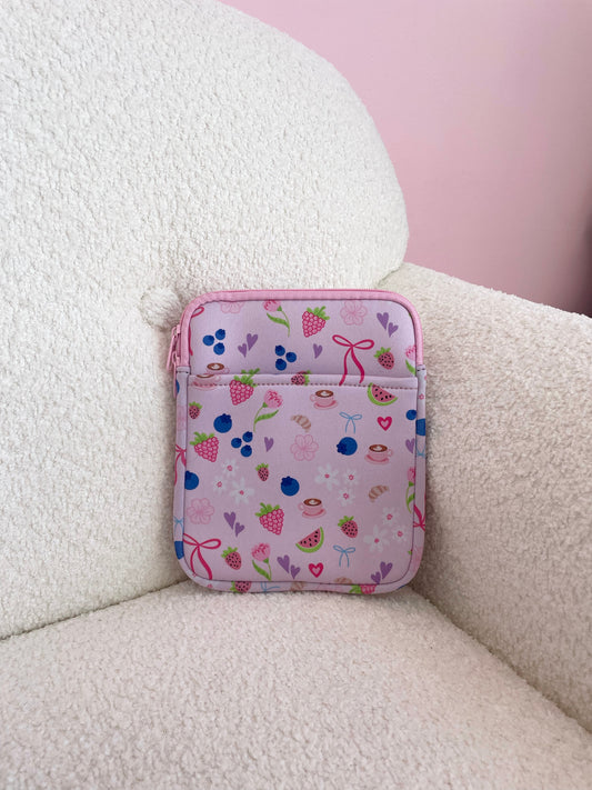 Imparfaite | Pochette à liseuse | Fruits et coquette