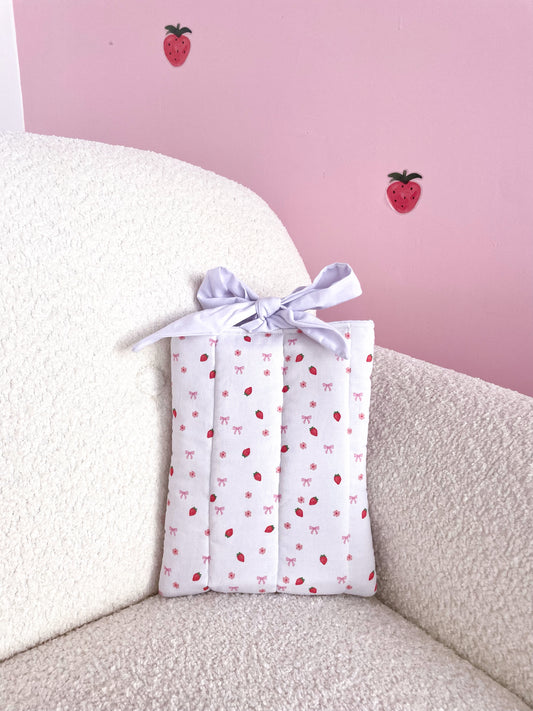 Pochette à livre ou liseuse | Fraises et boucles