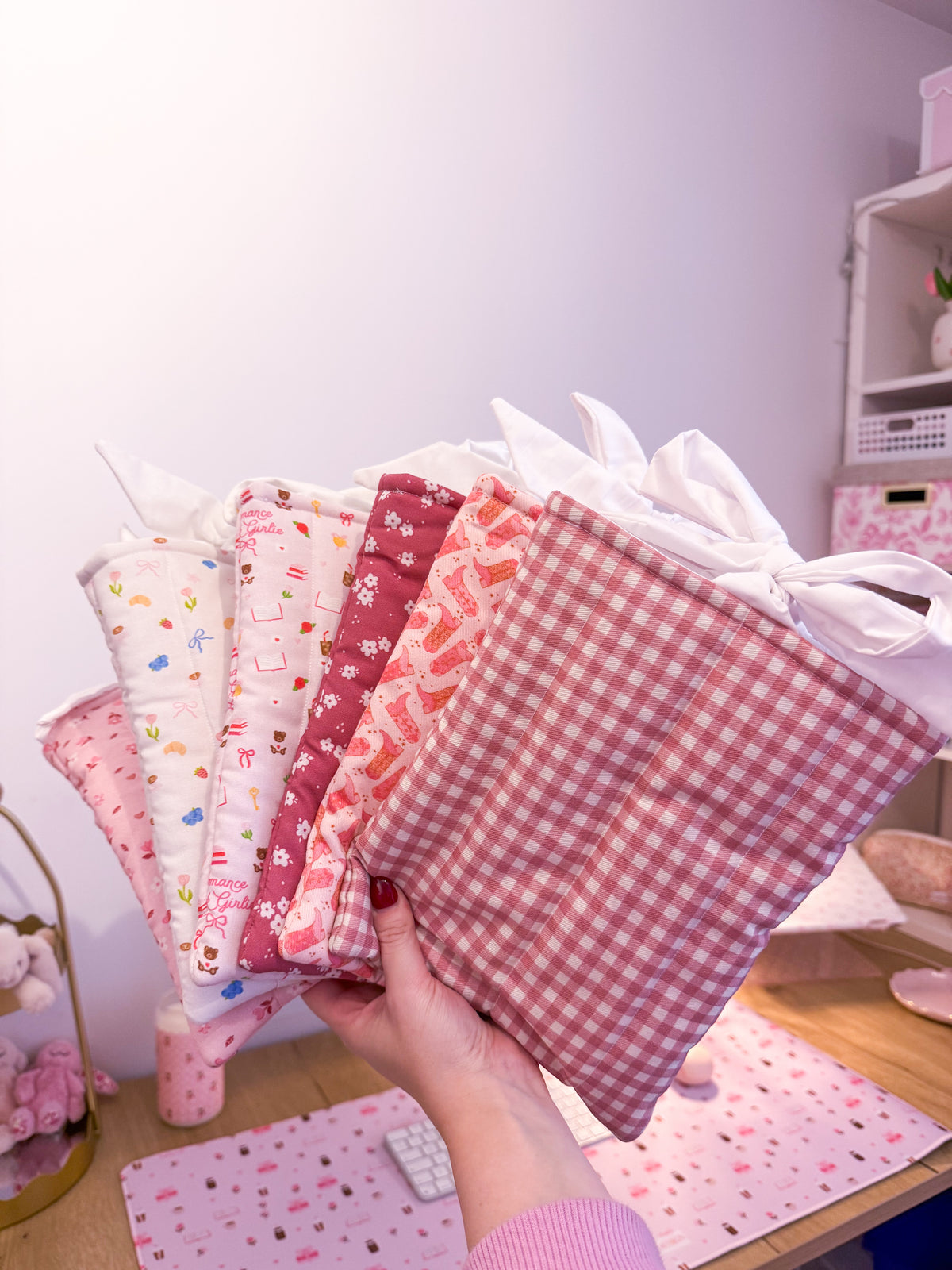 Pochette à livre ou liseuse | Rouge et fleurs blanches