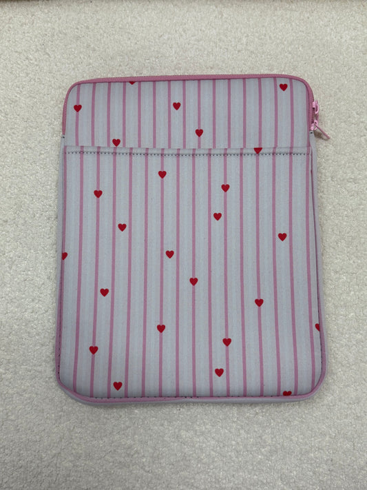 Pochette à tablette | 11 à 15'' | Lignes et coeurs